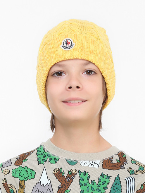Однотонна шапка с логотипом Moncler - МодельОбщийВид